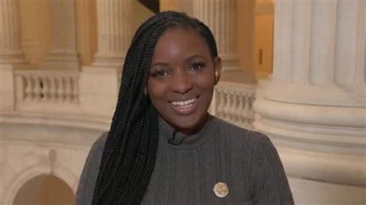 Dominique Scott-Efurd Biography, Age, Height, Husband, Net Worth, Family