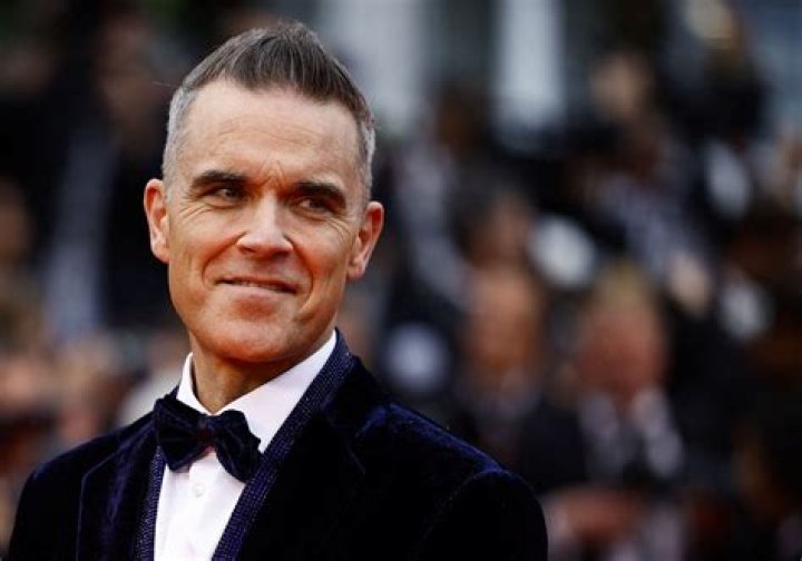 Robbie Williams Biography, Age, Height, Wife, Net Worth, Family